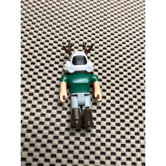 Roblox Series 1 and 3 - 4 Character Lot No Codes - Picture 2 of 9
